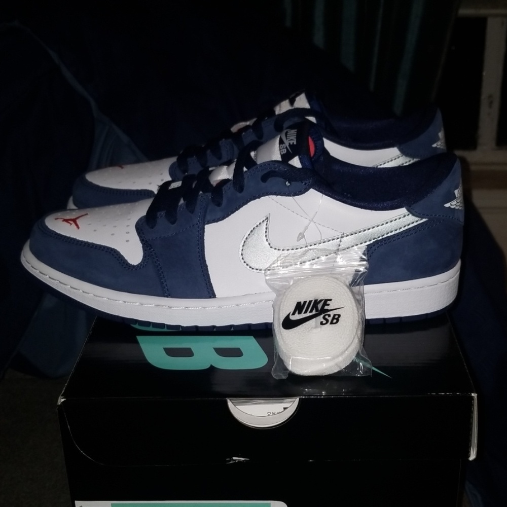 NIKE SB AIR JORDAN 1 LOW QS - Picture 3 of 7